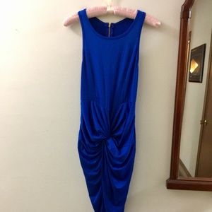 Bodycon dress with zipper at the back!