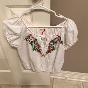 Mid-rise embroidered blouse