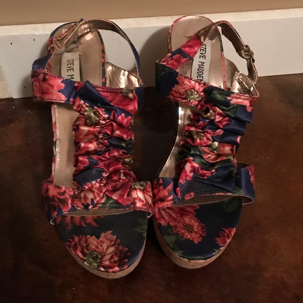 Steve Madden floral wedges with ruffle detail