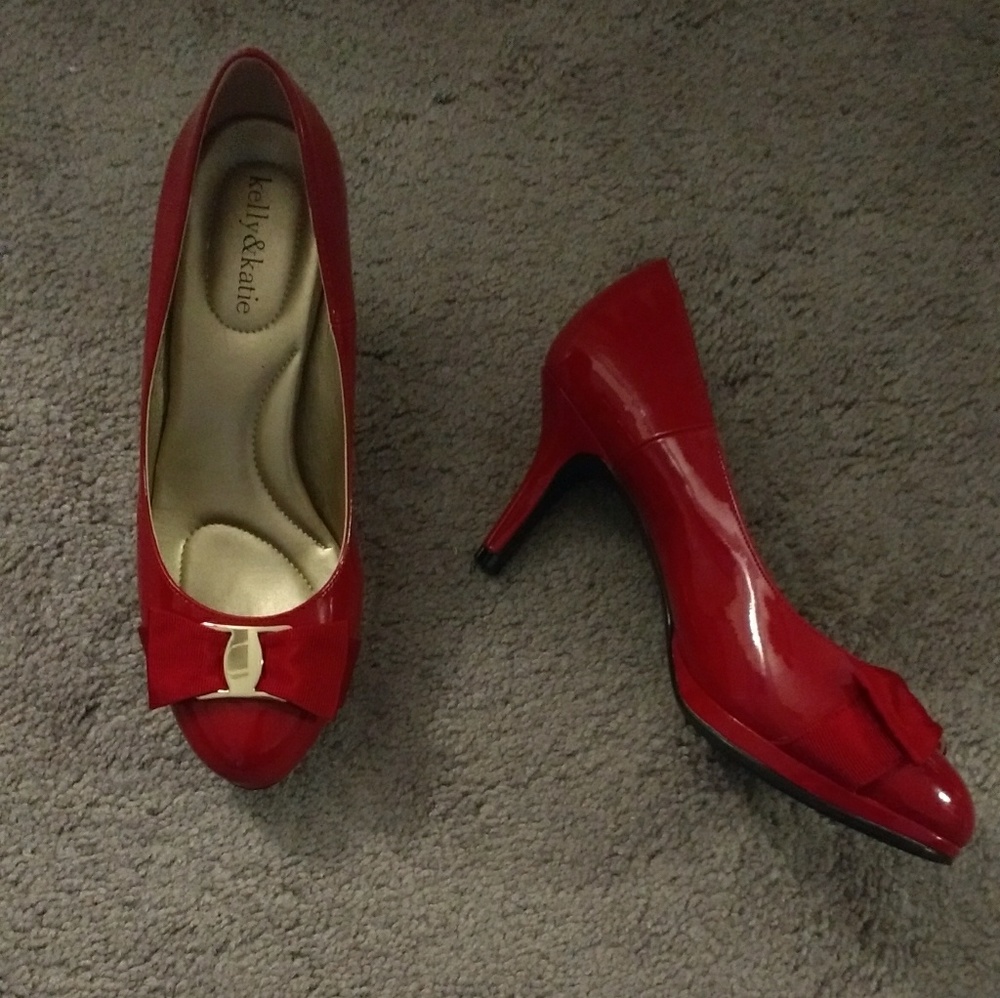 NWOT Kelly & Katie Red Patent Leather Bow Pumps - Picture 3 of 5