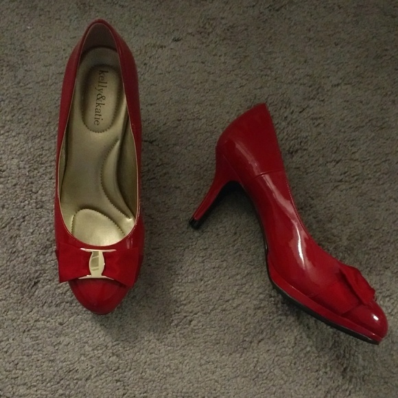 NWOT Kelly & Katie Red Patent Leather Bow Pumps - Picture 3 of 5