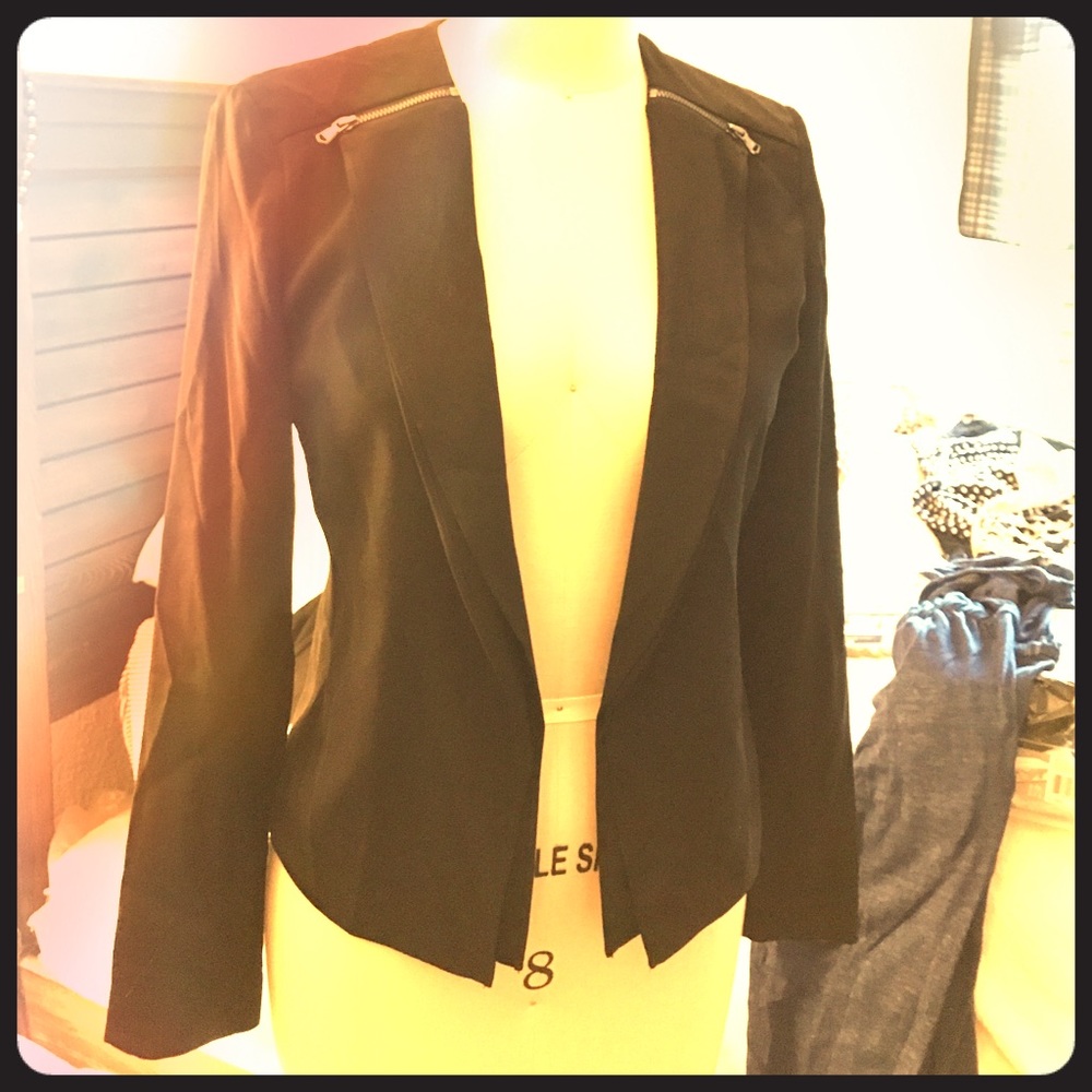 Little black blazer LBB