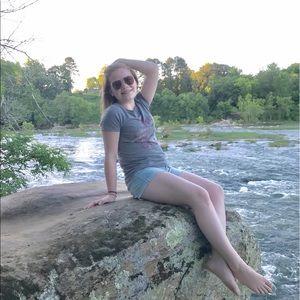 Meet your Posher, Alyssa