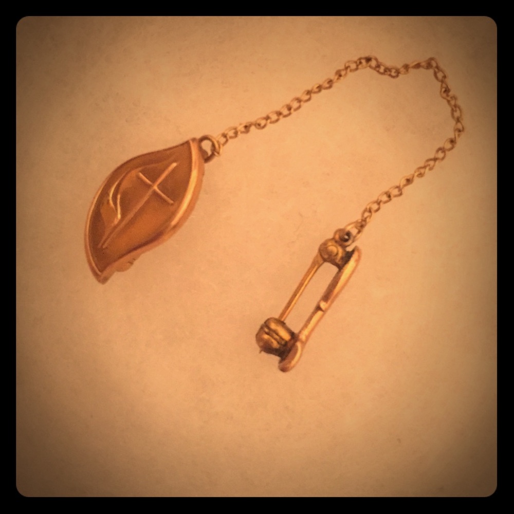 Vintage blouse/sweater or tie pin