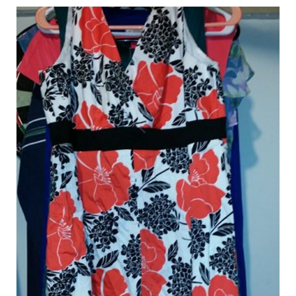 FLORAL SLEEVELESS DRESS