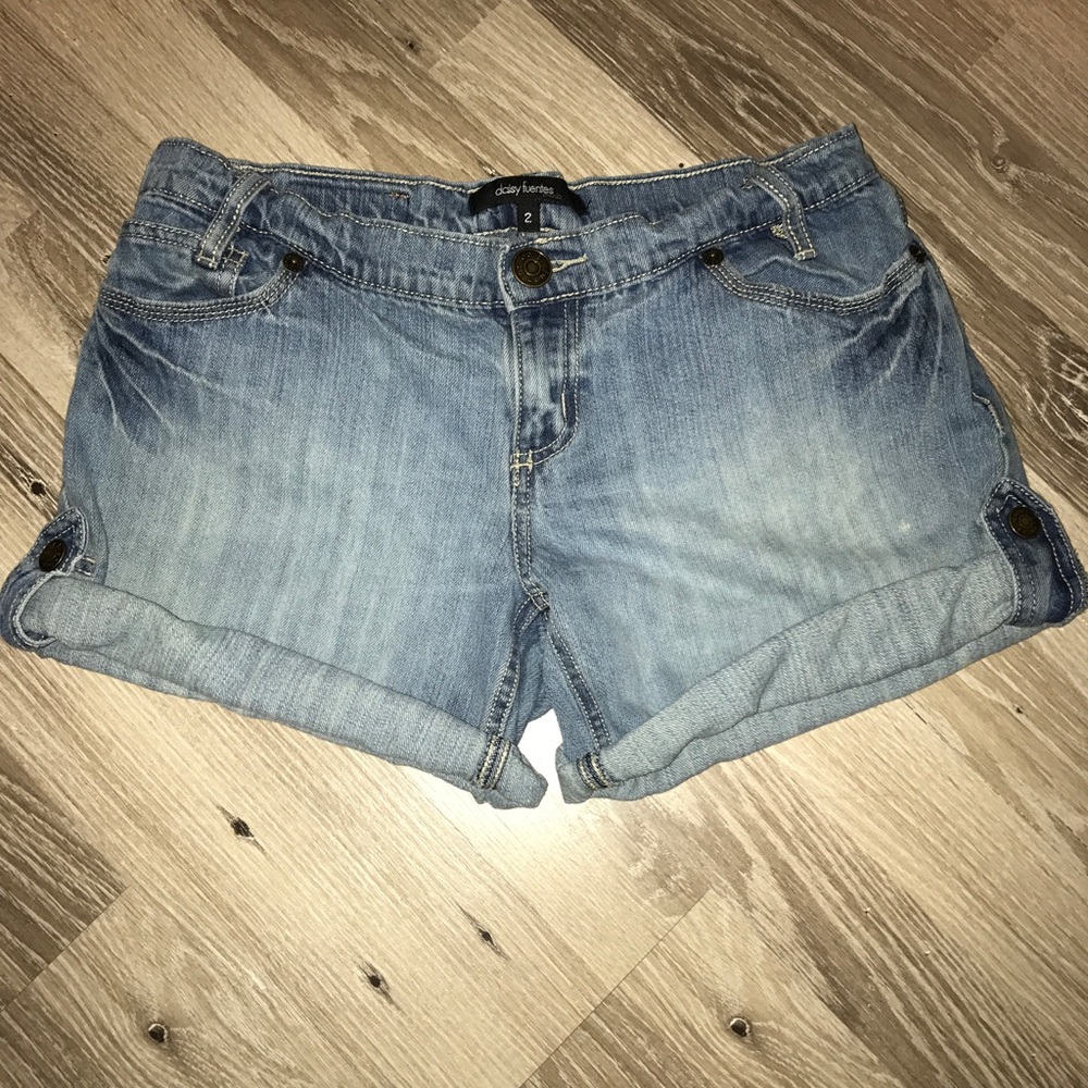 Daisy Fuentes button side roll up jean shorts