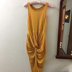 Bodycon dress with zipper at the back!