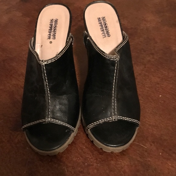 Black leather heels - Picture 2 of 3