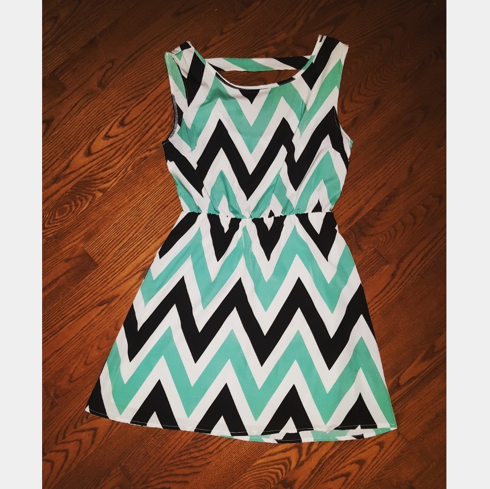 Charlotte Russe Chevron Dress❤