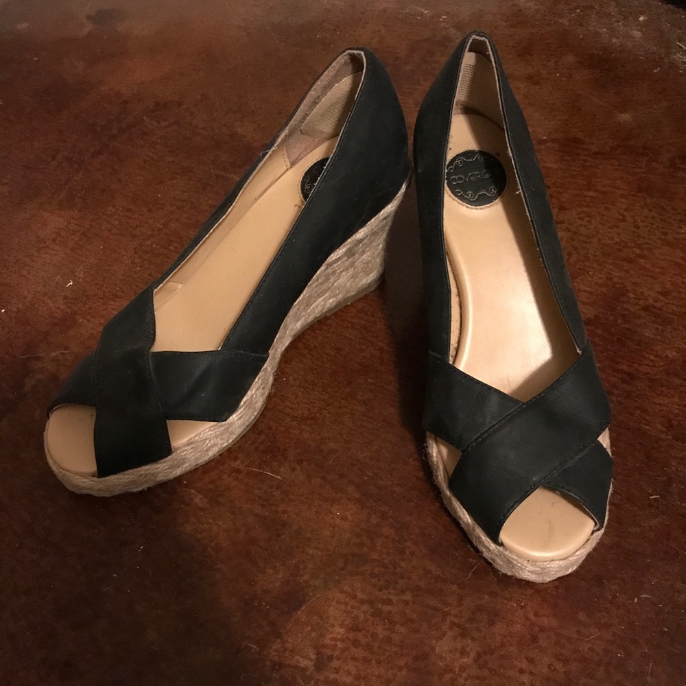Black comfy wedges