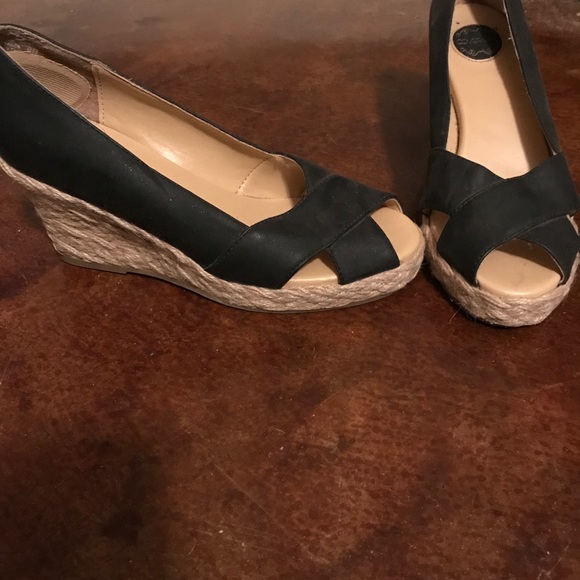 Black comfy wedges - Picture 2 of 2