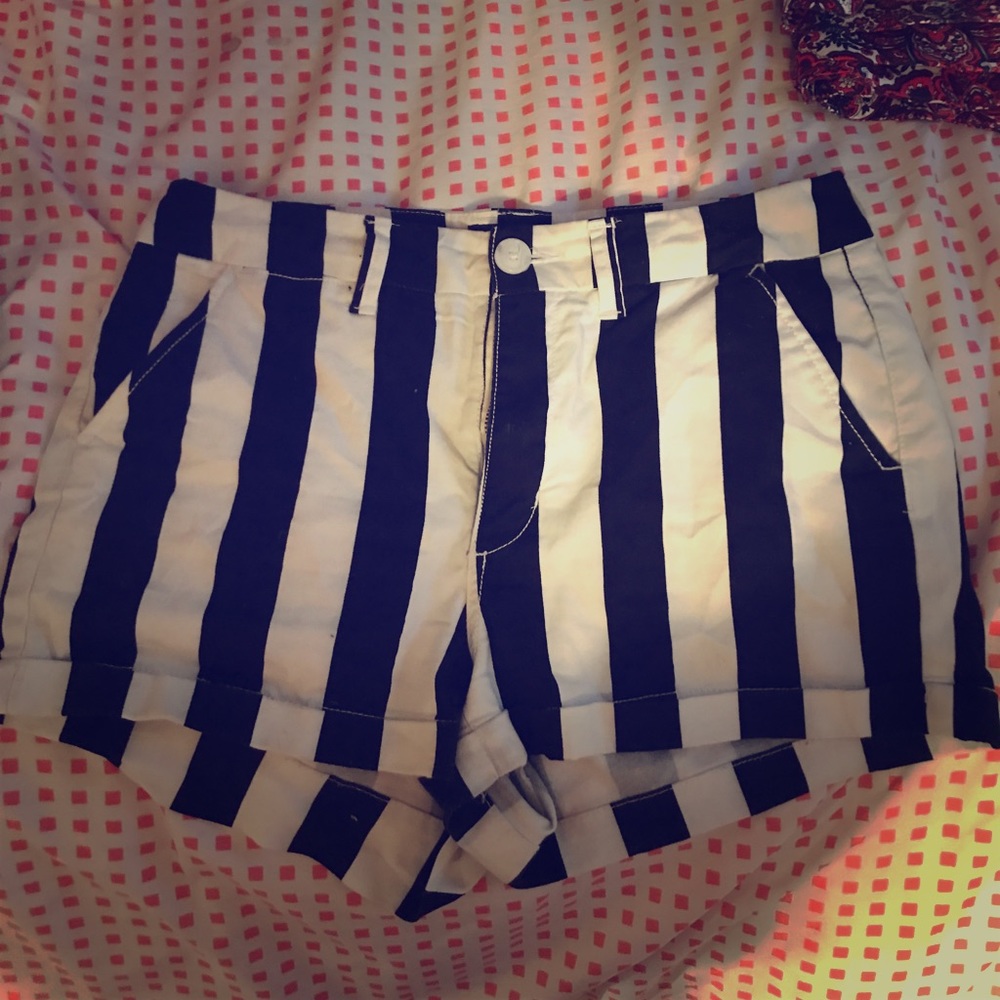 Black and white American eagle shorts