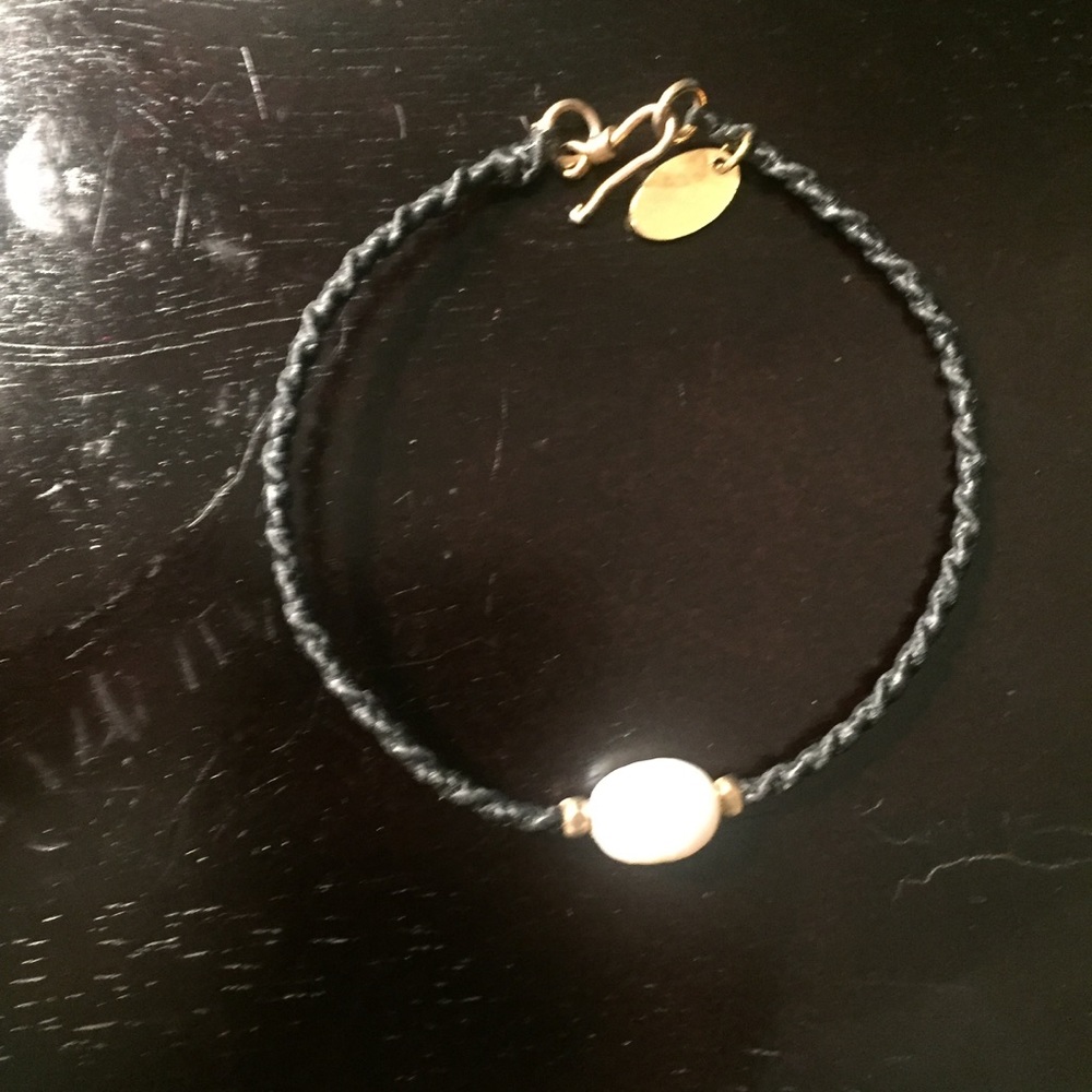 Small black bracelet with pearl🎀 NWOT