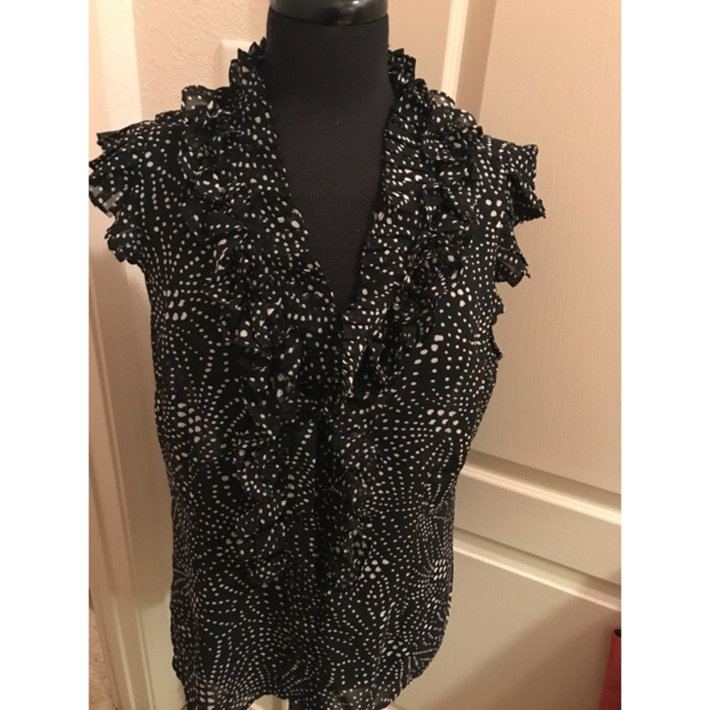 Sleeveless ruffle shirt black and white XL