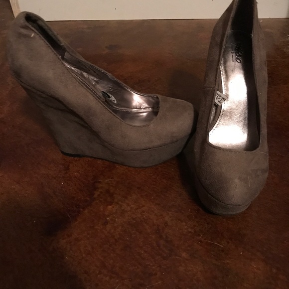 Taupe suede wedges!!!! - Picture 2 of 3