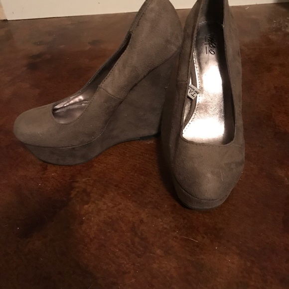 Taupe suede wedges!!!! - Picture 3 of 3