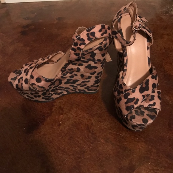 Cheetah print strappy wedges!! - Picture 2 of 2