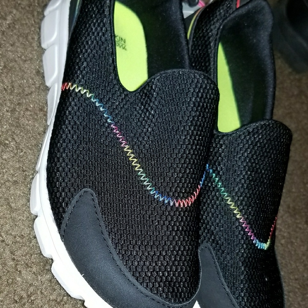 Girls size 2 NWT slipons