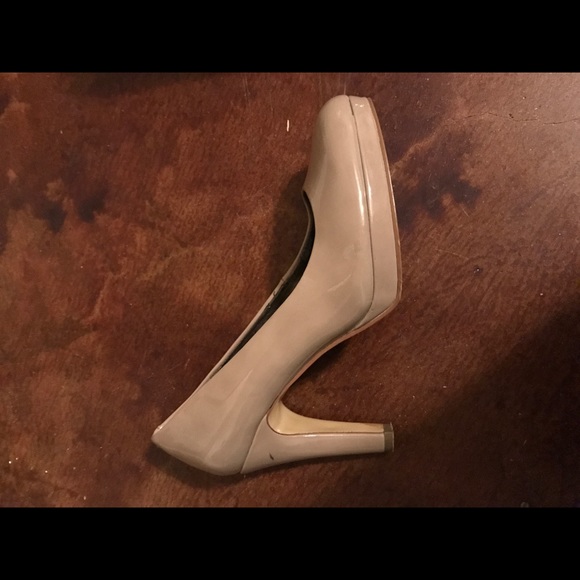 Nude heels --- so classic ❤️ - Picture 2 of 2