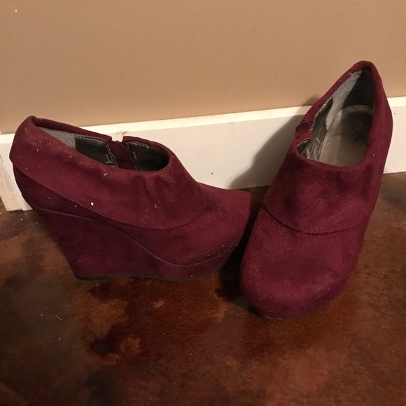 Burgundy/Maroon booties/wedges - Picture 2 of 2