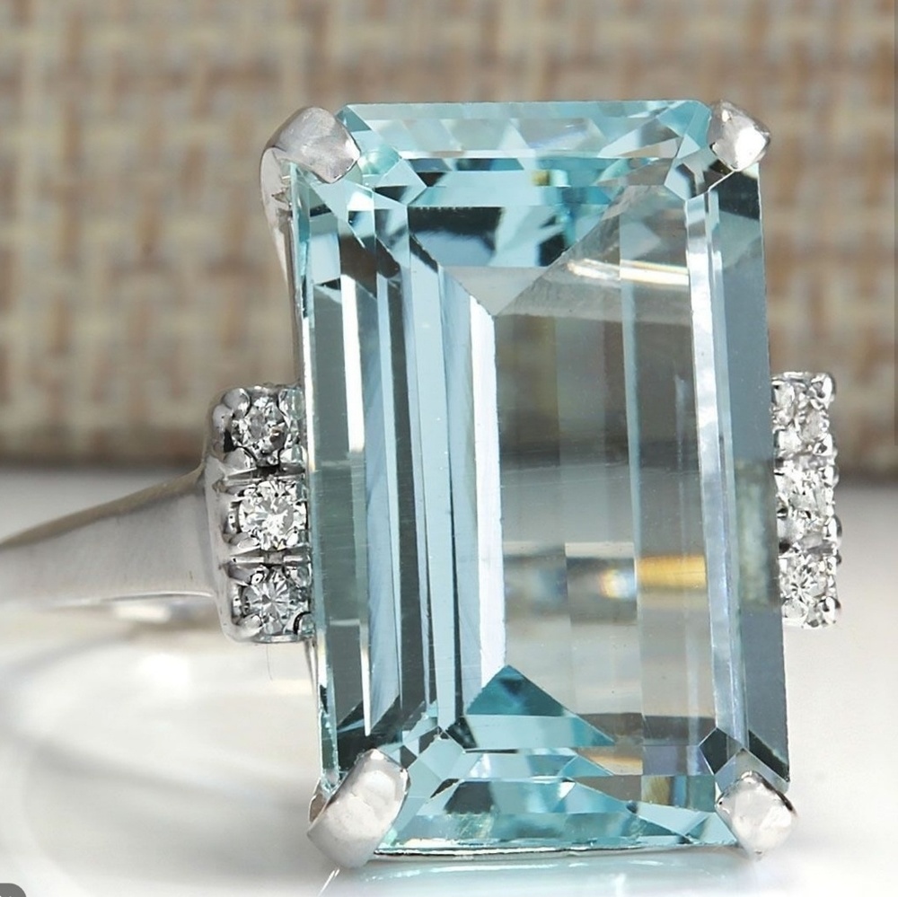6.86 TW Natural Auquamarine & CZ .925 Silver Ring