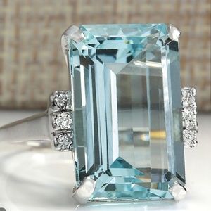 6.86 TW Natural Auquamarine & CZ .925 Silver Ring