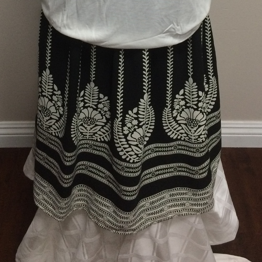 Greylin black and white skirt NWOT