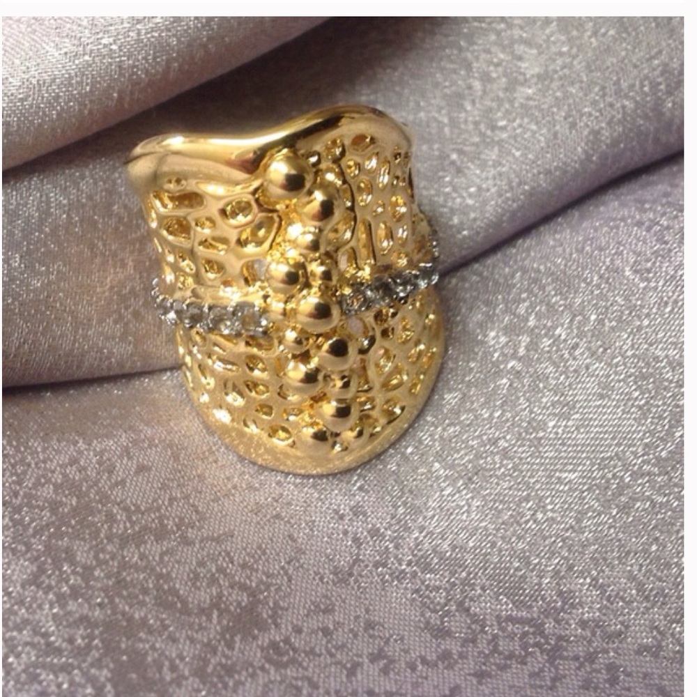 Anitanja Sea 18k Gold Ring, Size 6✨