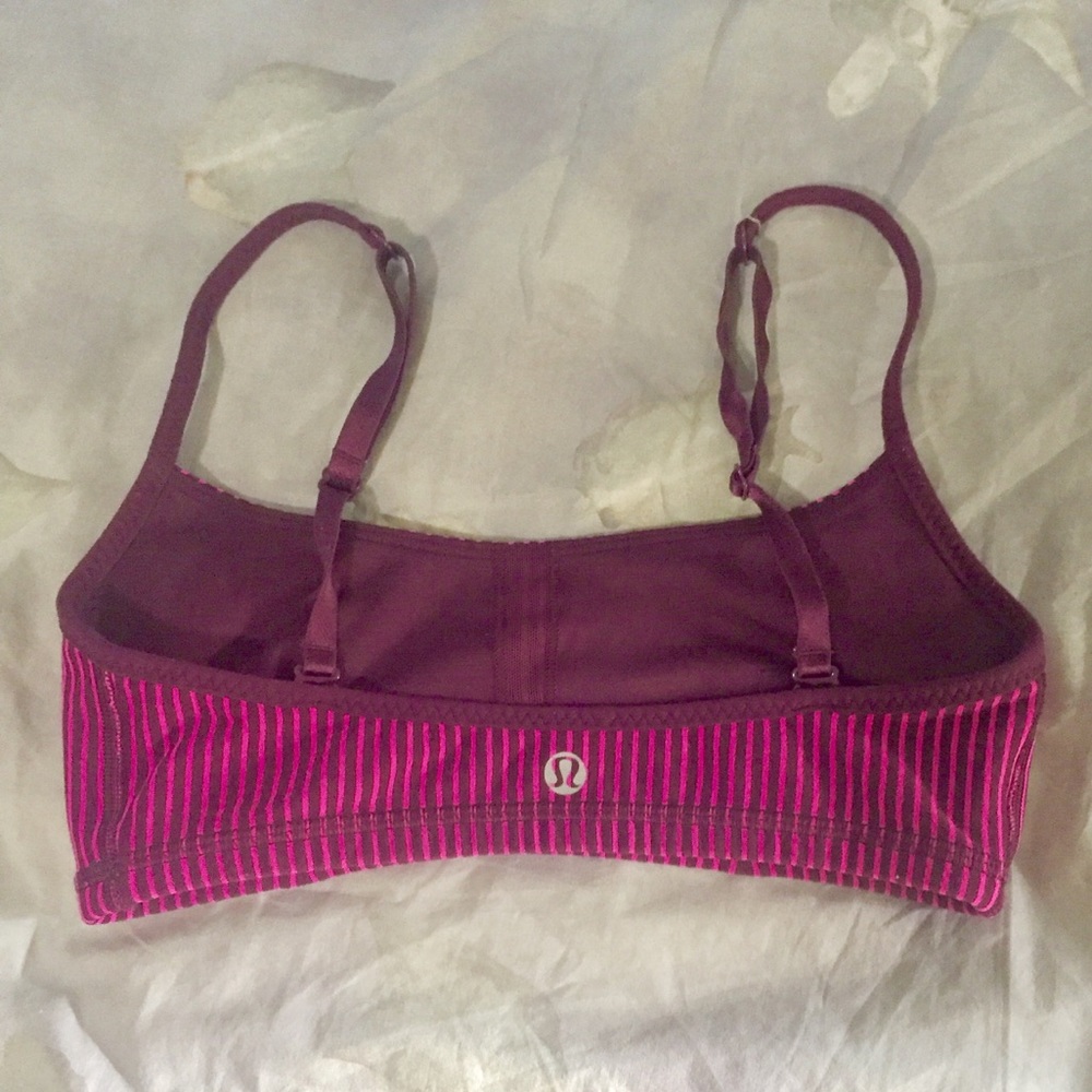 Lululemon sports bra