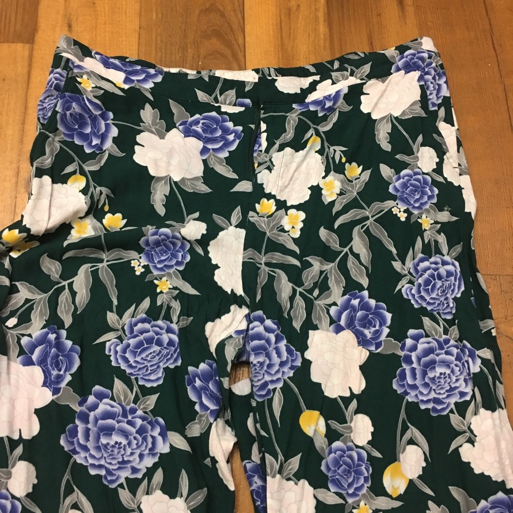 Gorgeous floral wide leg breezy pants