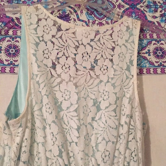 Short White and Mint Lace Dress - Picture 4 of 4
