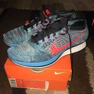 Nike Flyknit Racers (Men's 7 Women's 8.5)