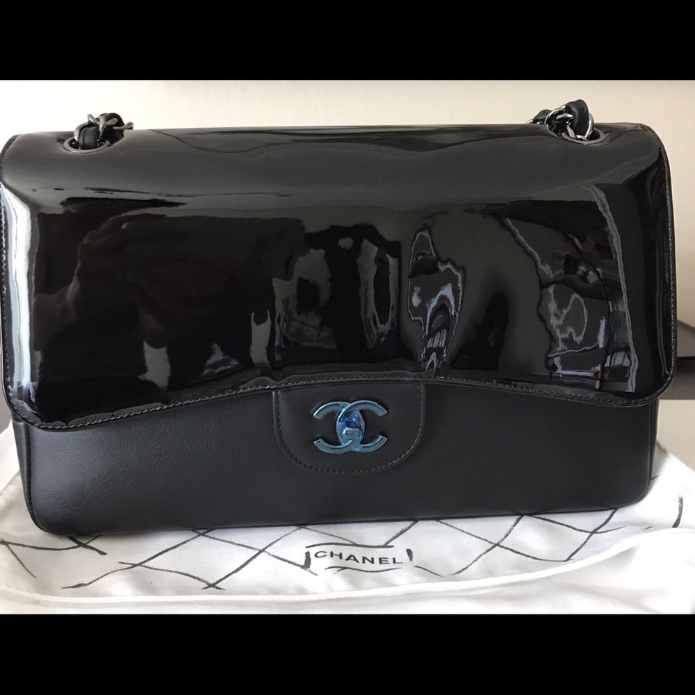 CHANEL HANDBAG