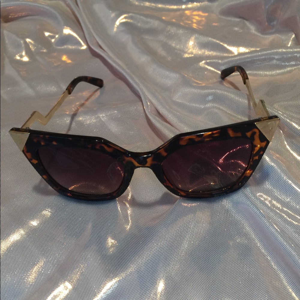 Animal print/ Cateye sunglasses