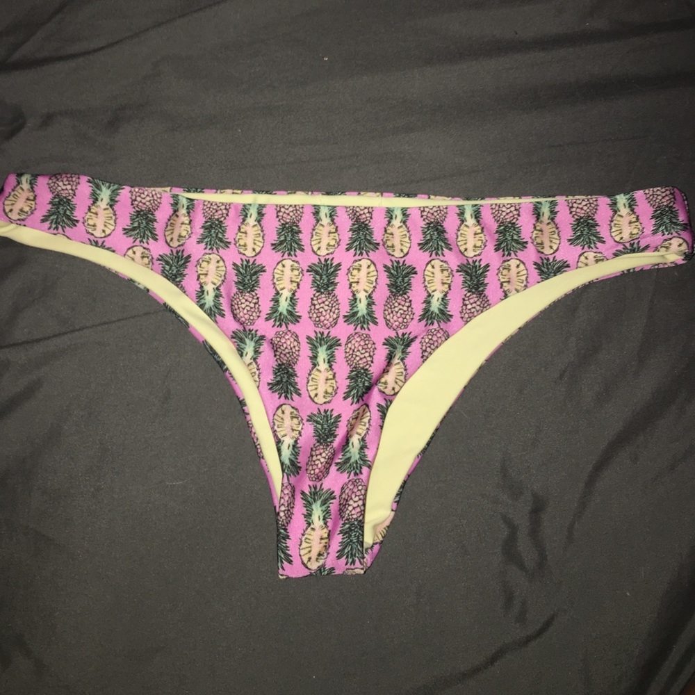 Cheeky swim bottoms