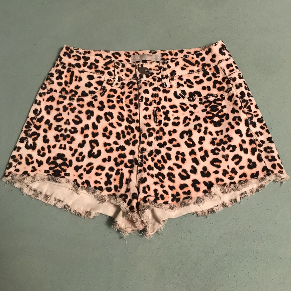 Ladies high waisted cheetah print shorts