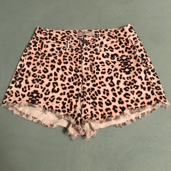 Ladies high waisted cheetah print shorts - Picture 1 of 3
