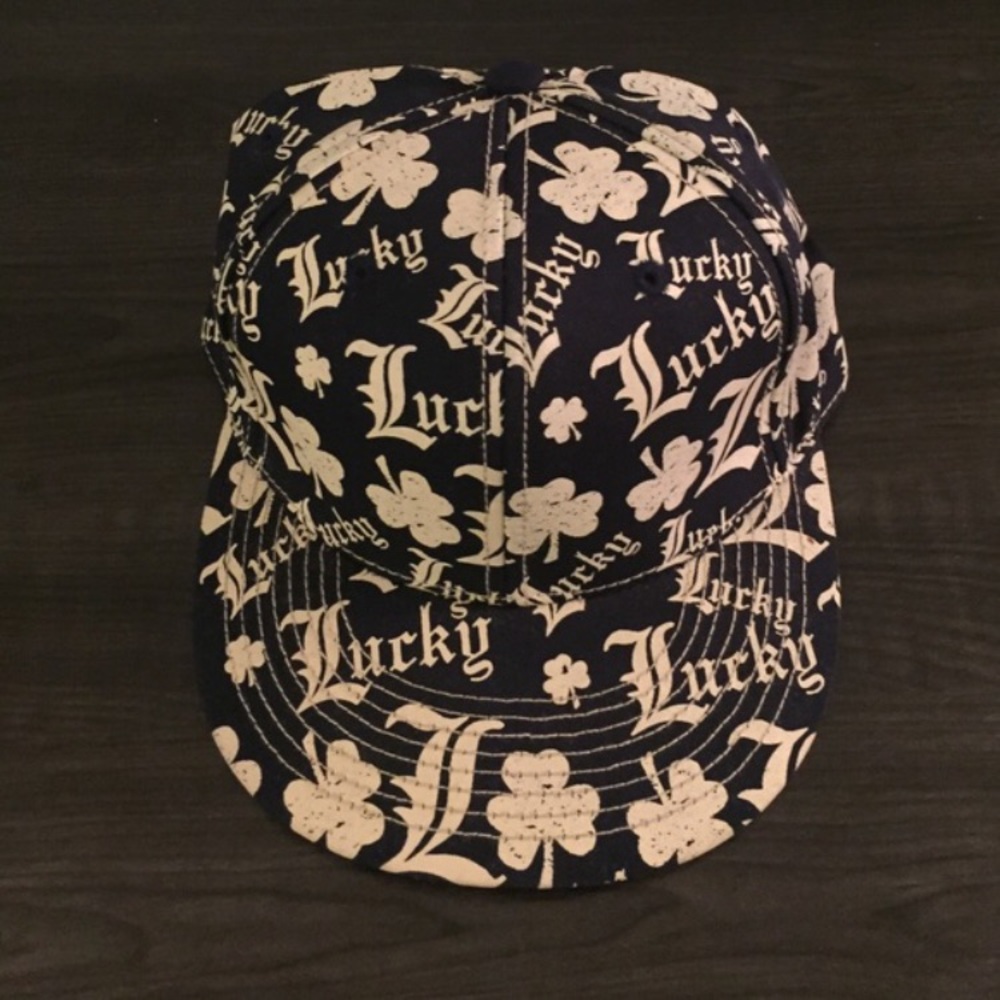🆕☘️Real Lucky, clover pattern hat🍀