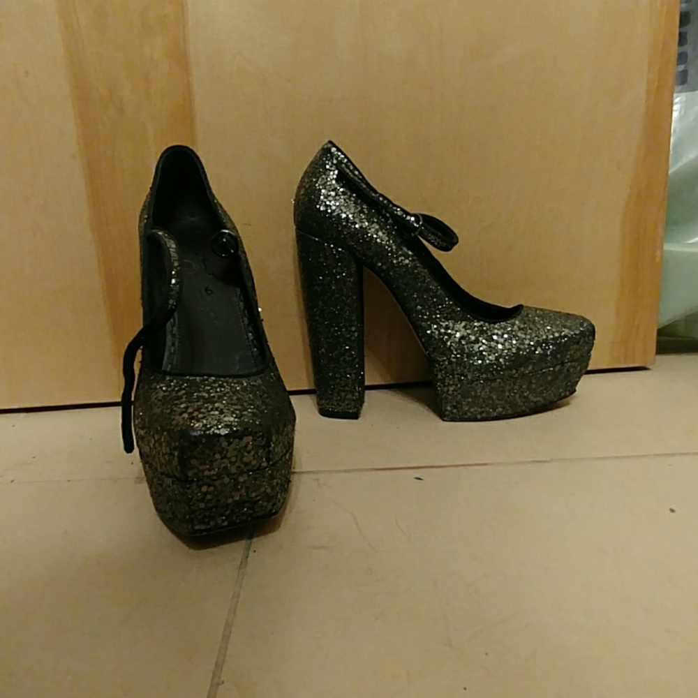 Size 8.5 glitter Pumps