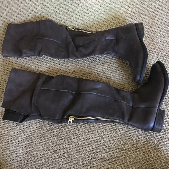 Over the knee boots! - Picture 4 of 4