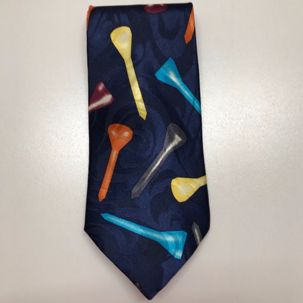A Steven Harris Golf themed necktie