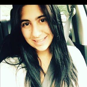 Meet your Posher, Lacey