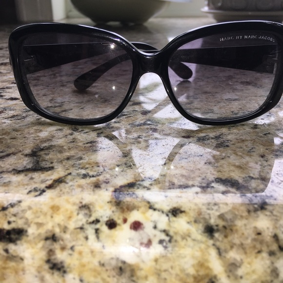 MARC JACOBS SUNGLASSES - Picture 2 of 4