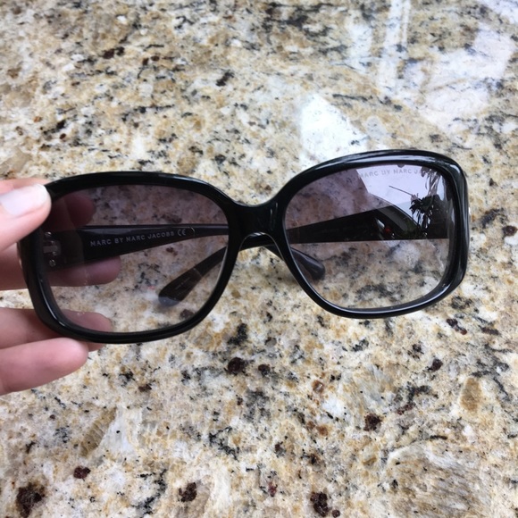 MARC JACOBS SUNGLASSES - Picture 4 of 4