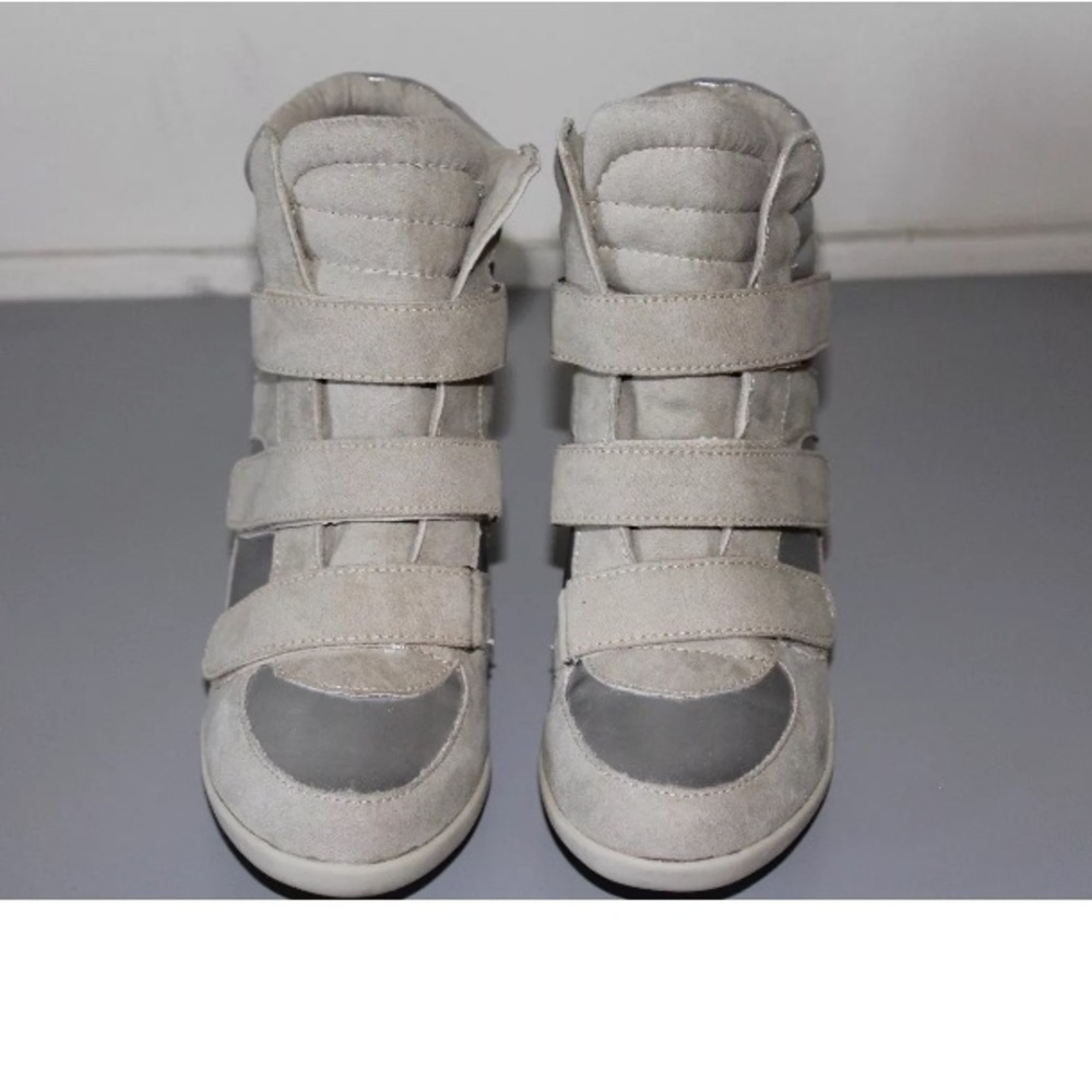 Sneaker
