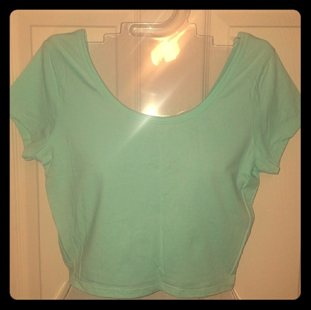 Scoop neck crop top