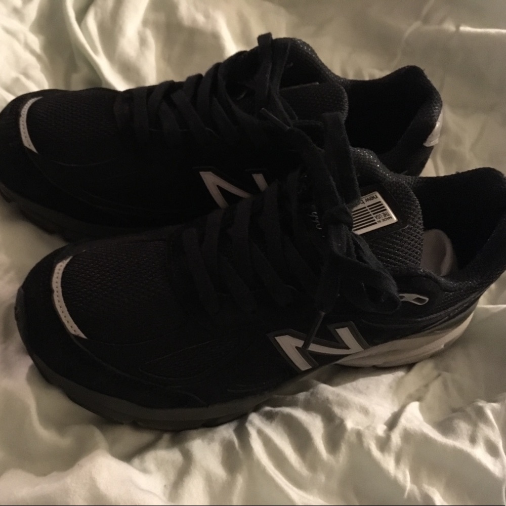 New balance Black and grey 990 v4
