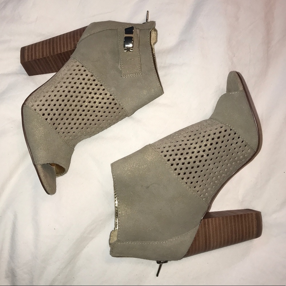 🆕 BRAND NEW Peep Toe Heeled Booties 🆕