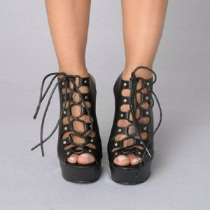 🎉 SALE🎉 Fashion Nova Black Platform Heels