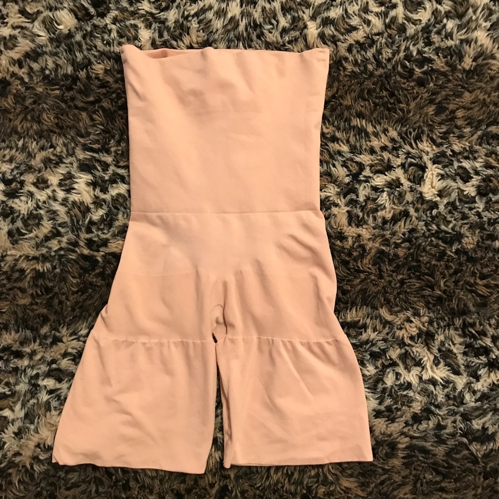 Assets by Spanx body shaper